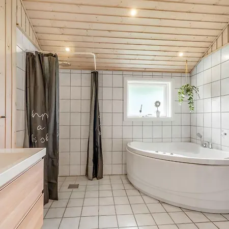 Sissa - 700m From The Sea By Interhome Feriehus *